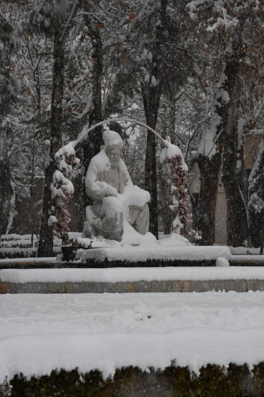 آرامگاه فردوسی در روزهای برفی مشهد