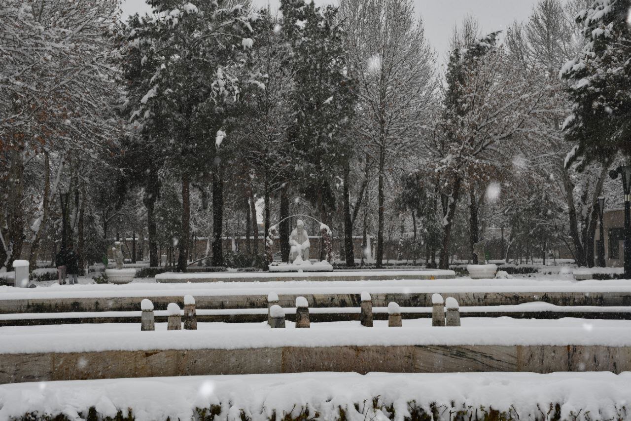 آرامگاه فردوسی در روزهای برفی مشهد