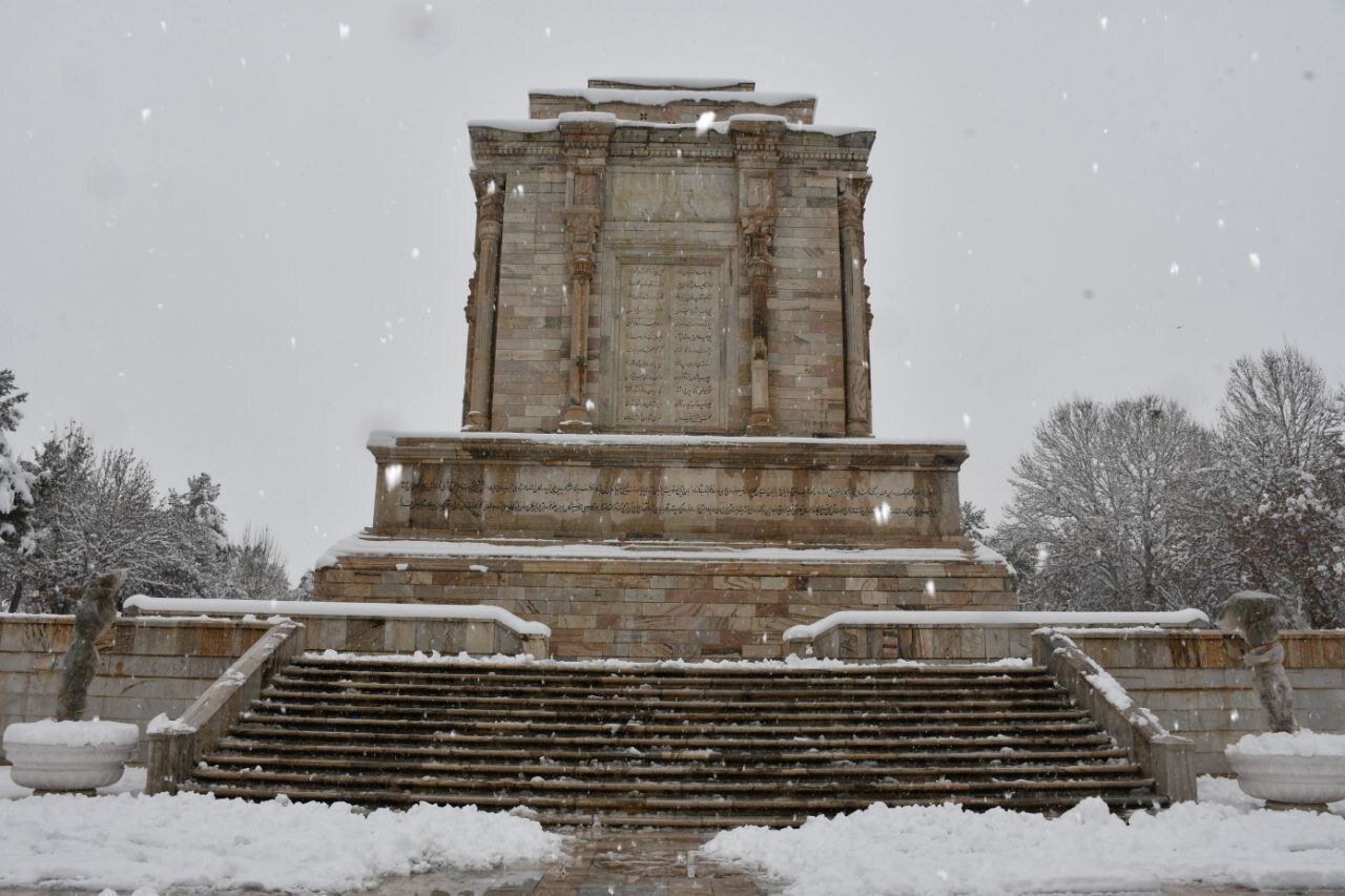 آرامگاه فردوسی در روزهای برفی مشهد