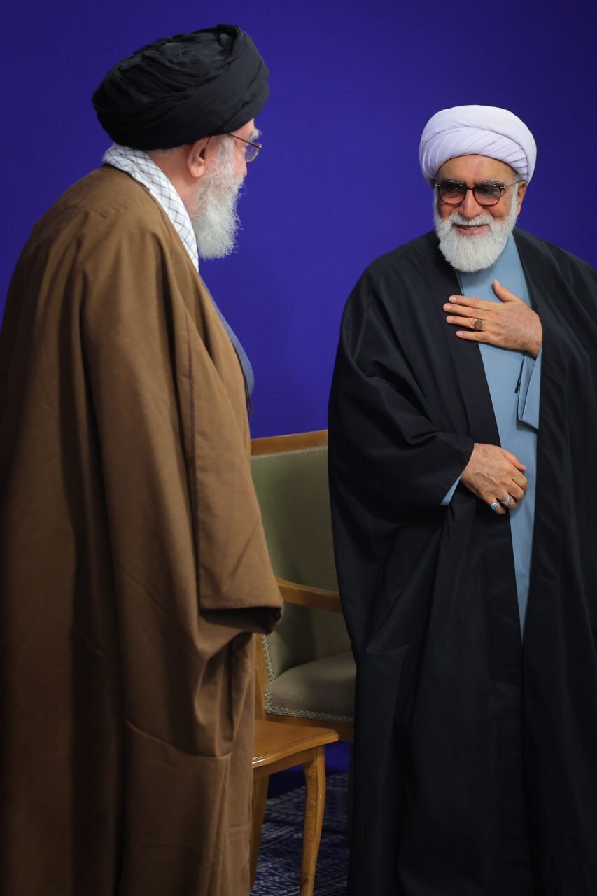 عکس/ دیدار اعضای ستاد برگزاری کنگره بزرگداشت آیت‌الله میلانی با رهبر انقلاب