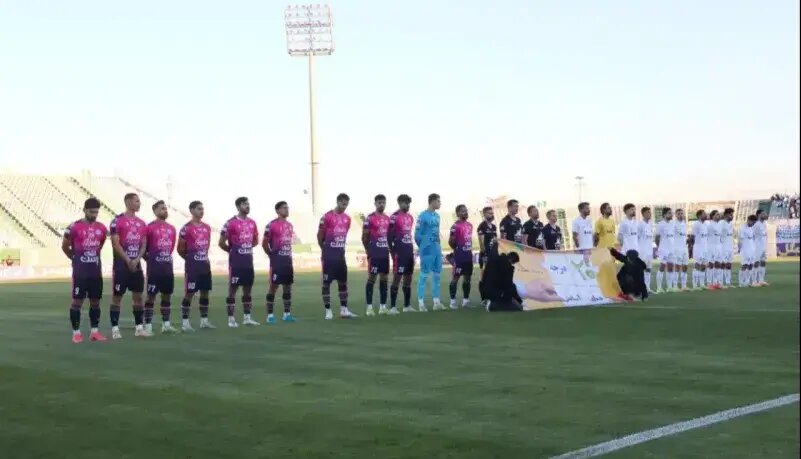 ملوان نیمه‌شب می‌رسد، بازی 2 ساعت عقب افتاد