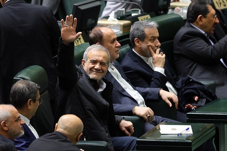 ادعای ذوالنور؛ استقبال نمایندگان از طرح سوال از پزشکیان | چند امضا لازم است؟