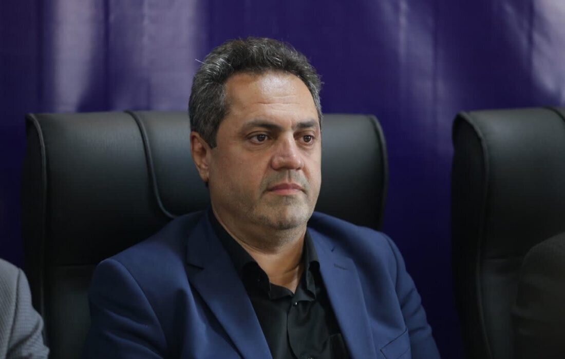 بازدید سرزده فرماندار انزلی و غافلگیری کارمندان؛ فقط ۲ نفر از ۲۰ کارمند سر کار بودند + ویدئو