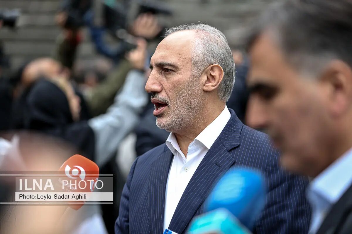 کاهش احتمالی تولید و صادرات نفت ایران در سال آینده/ گزارش پاکنژاد برای یک ماه بود