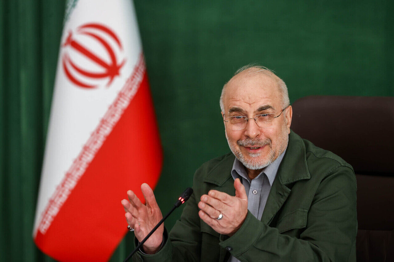 قالیباف: شخصیتهای علمی چراغی روشن برای آیندگان هستند