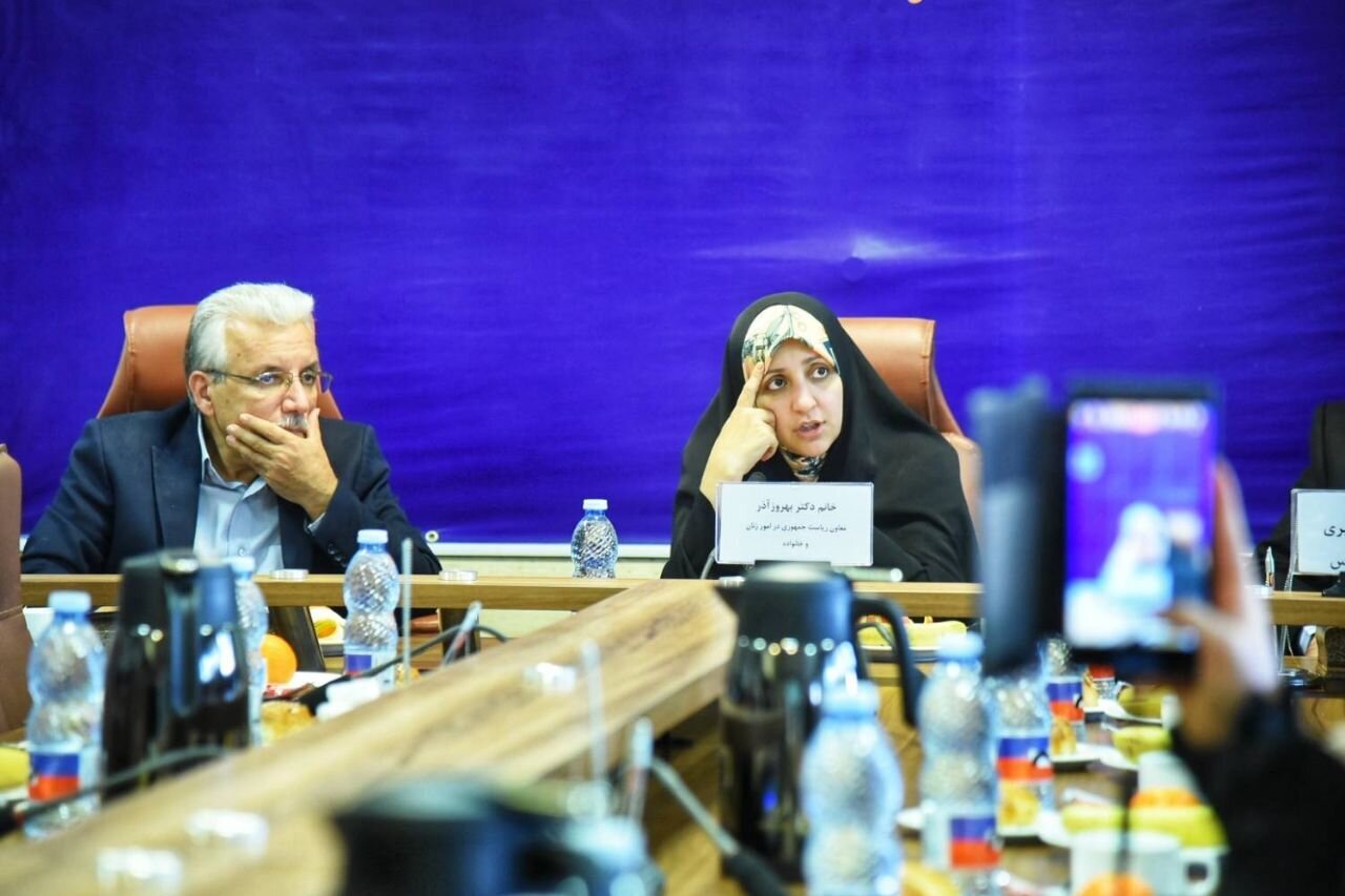 معاون رئیس‌جمهور: دولت چوب‌جادو ندارد؛ برای حل مسائل زنان به کمک دانشگاهیان نیازمندیم