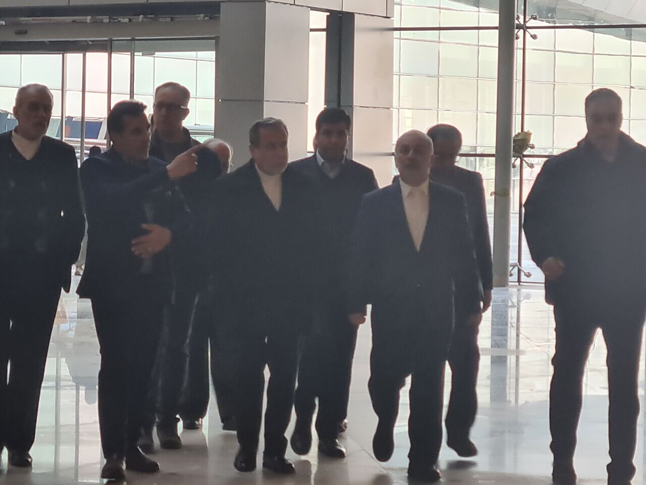 بازدید عراقچی از سالن اجلاس اصفهان؛ گامی عملی برای تقویت دیپلماسی اقتصادی در استان‌ها