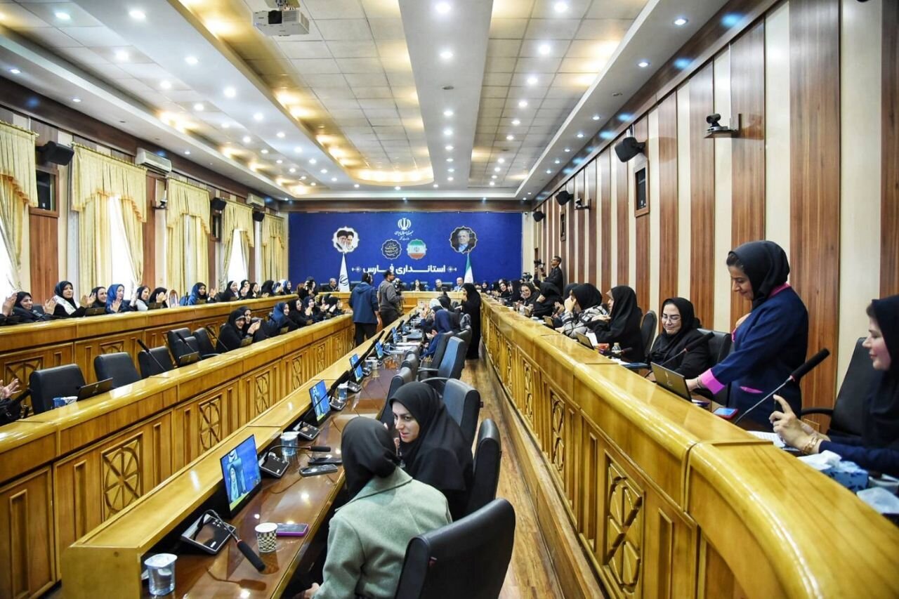 از قانون نابرابر تا طبیعت بی‌حامی؛ درد دل زنان فارس با معاون رئیس‌جمهور