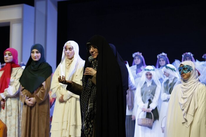 «برای هانا» با روایت زنانه روی صحنه رفت/«هملت» در تماشاخانه طهران