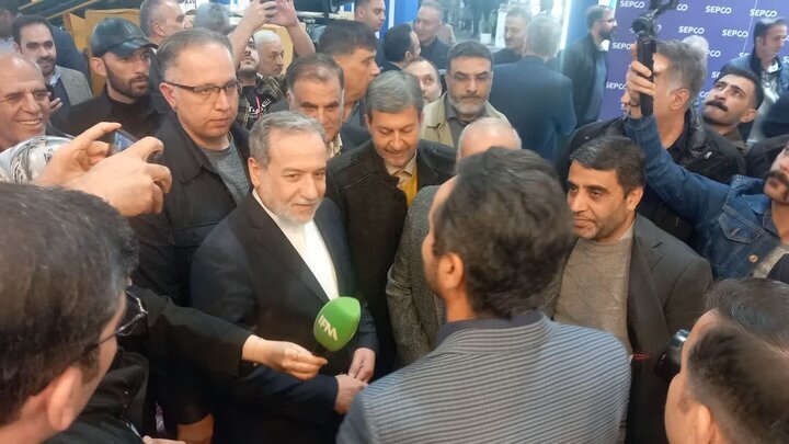 عراقچی نمایشگاه تخصصی فناوری‌های سبز و انرژی پاک را افتتاح کرد