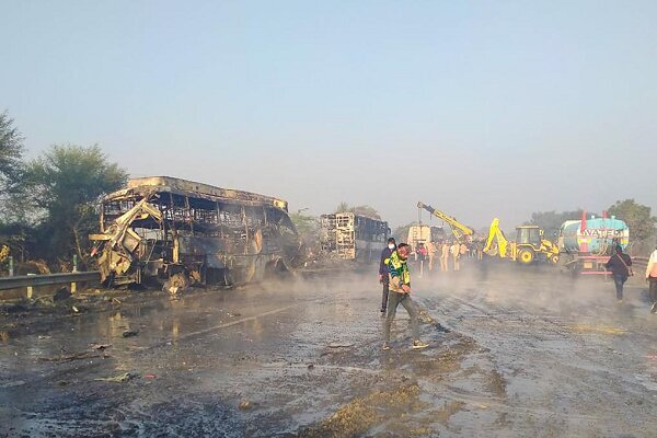 ۱۷ کشته در تصادف اتوبوس و کامیون در کارناتاکای هند