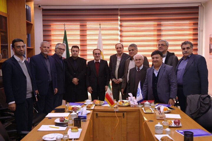 رئیس زاده: بیمه‌ها باید قیمت واقعی ویزیت پزشکان را بپردازند