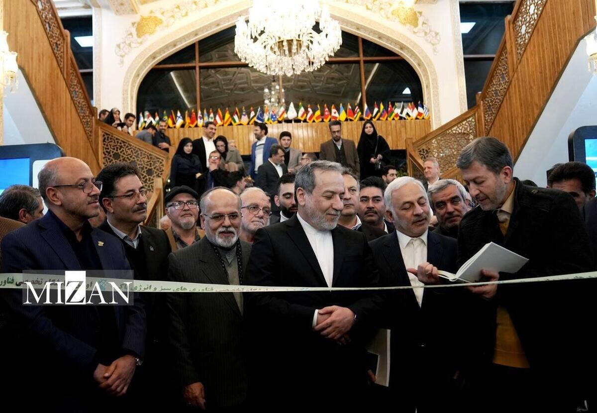 افتتاح نمایشگاه تخصصی فناوریهای سبز و انرژی پاک اصفهان توسط وزیر امور خارجه/ حمایت وزارت امور خارجه در بازاریابی برای شرکتهایی که توان صادراتی پیدا کردهاند