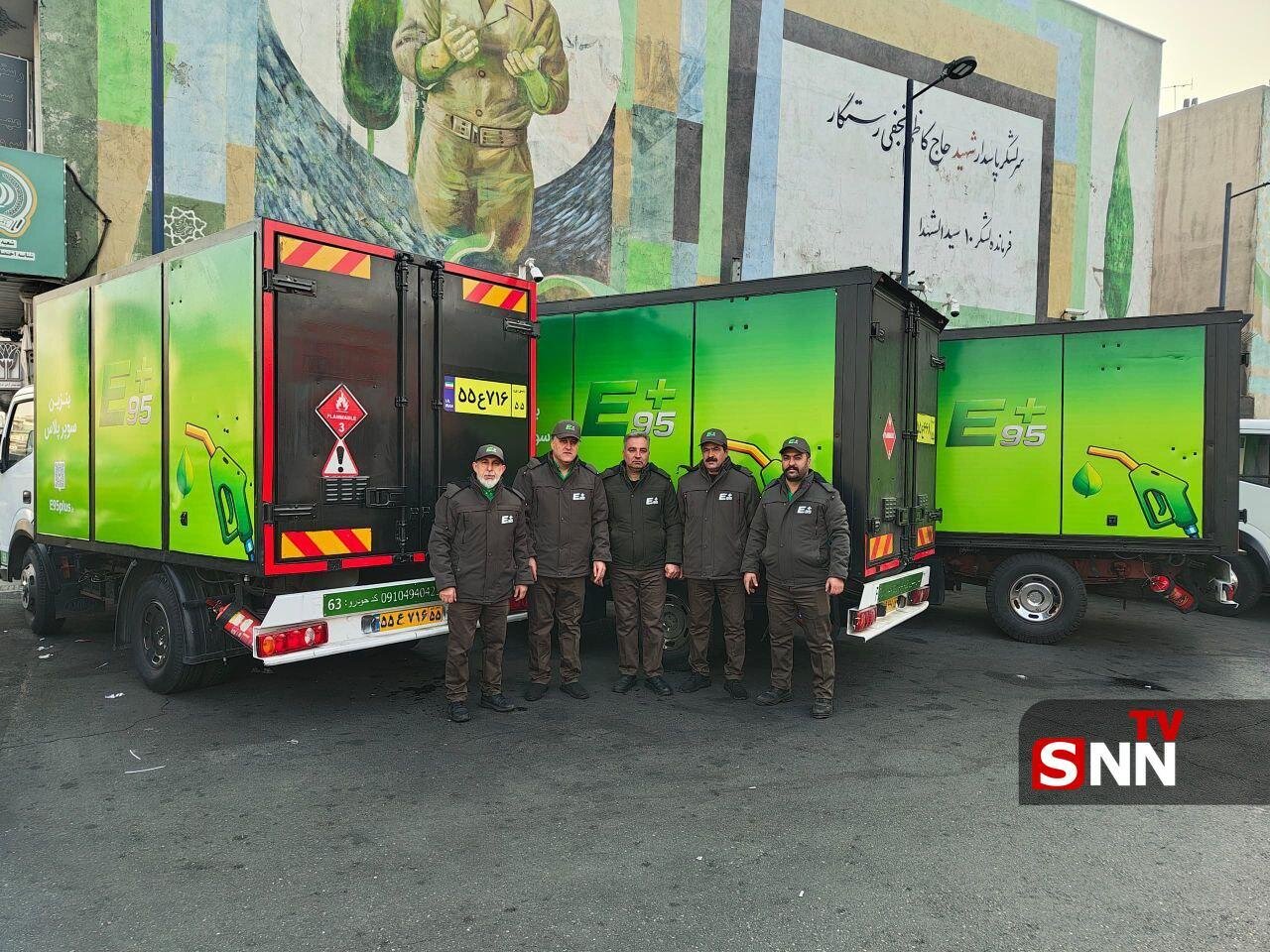 آغاز عرضه بنزین سوپر وارداتی در تهران با استقبال شهروندان/ پنج خودروی سوخت‌رسان سیار در نقاط منتخب مستقر شدند + تصاویر