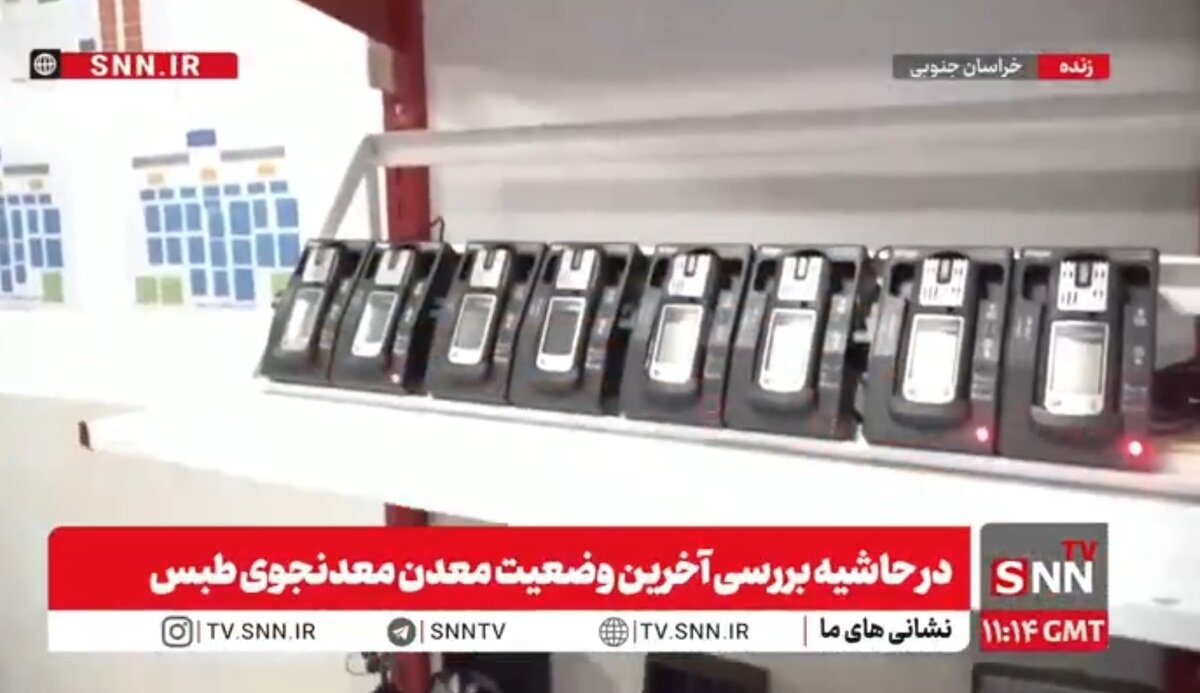 تصاویری زنده از خروج معدنچیان معدن معدنجوی پس از پایان شیفت کاری / وضعیت تجهیزات ایمنی معدنچیان ۱۵ ماه پس از حادثه در معدن معدنجوی طبس چگونه است؟ + فیلم