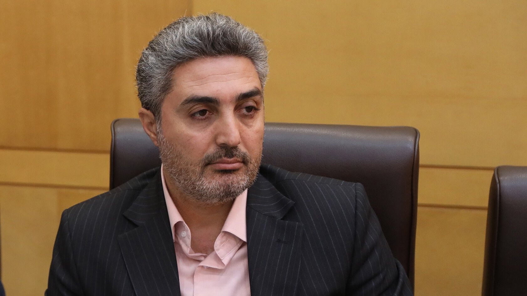 افزایش حقوق بدون مهار تورم بی‌اثر است / تاکید مجلس بر حمایت از کالا‌های اساسی در اجرای مالیات بر ارزش افزوده