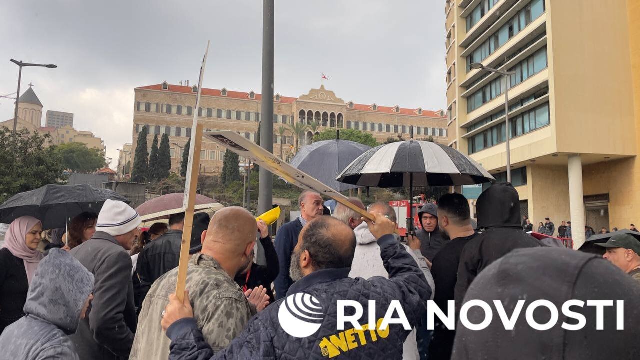 تجمع اعتراضی سپرده‌گذاران لبنانی در بیروت