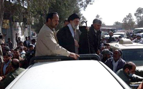 حضور رهبر انقلاب در مناطق زلزله‌زده بم