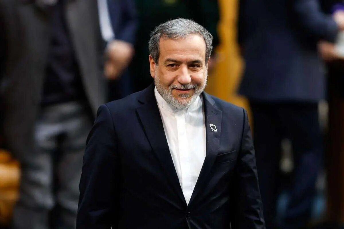 تصویری متفاوت از عراقچی روی فرش قرمز عجیب