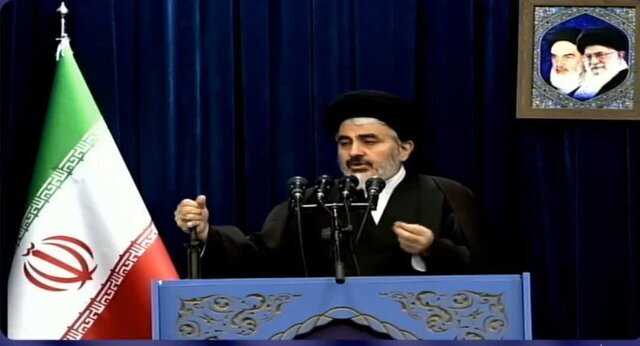 امام جمعه ارومیه: نباید اجازه داد حماسه ۹ دی فراموش شود