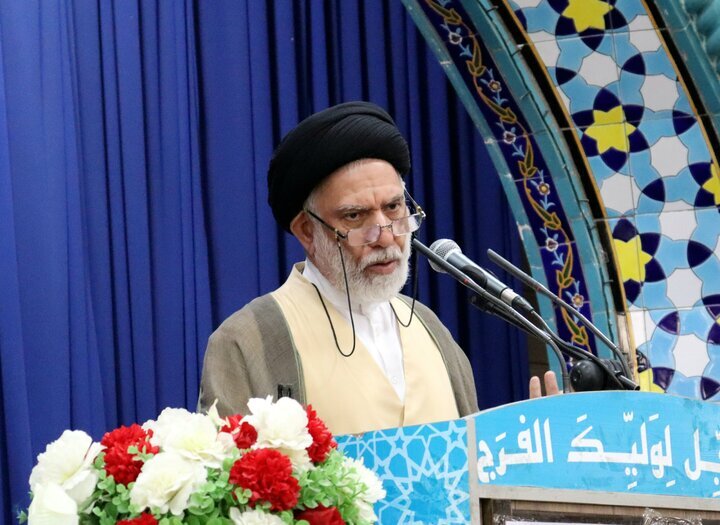 حسینی: دیّر سهم واقعی خود را از خدمات صنایع دریافت نکرده است