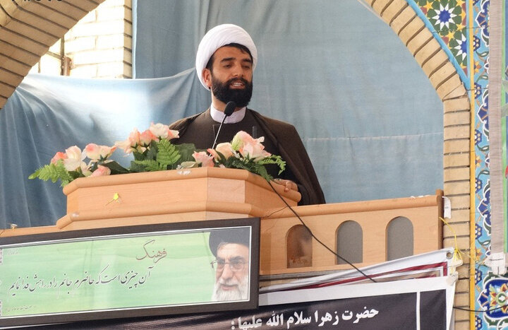 امام جمعه داراب: نااطمینانی اقتصادی و قطبیسازی ابزار دشمن است