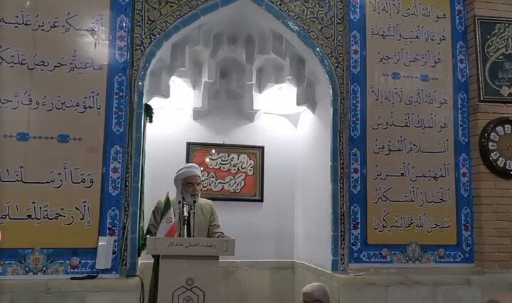 ماموستا رستمی: رهاشدگی فضای مجازی ایمان و اخلاق جوانان را تهدید میکند