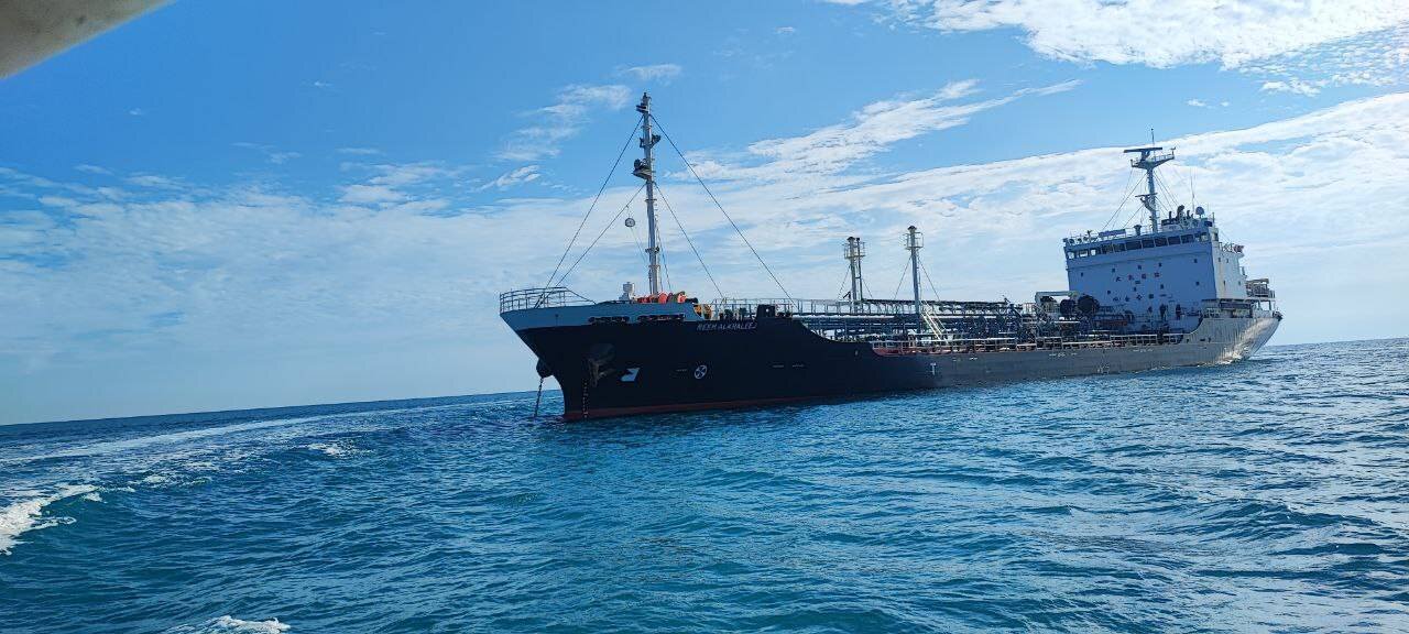 جزئیات توقیف نفتکش خارجی حامل ۴ میلیون لیتر سوخت قاچاق در آب‌های خلیج فارس + فیلم و عکس