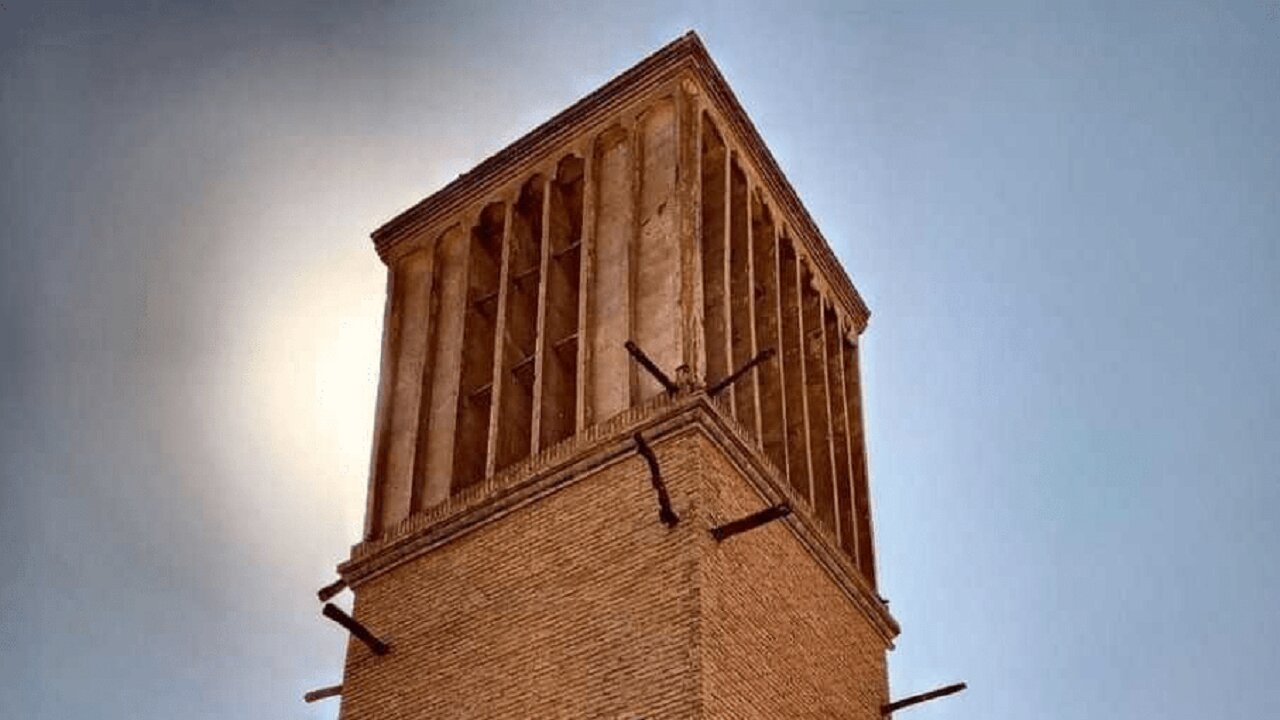 قمرود؛ روستایی که بادگیرش تاریخ را زنده نگه داشته است