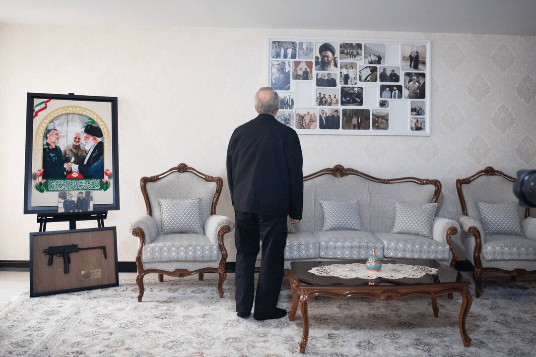 لاریجانی با خانواده‌ شهیدان حاجی‌زاده و باقری دیدار کرد