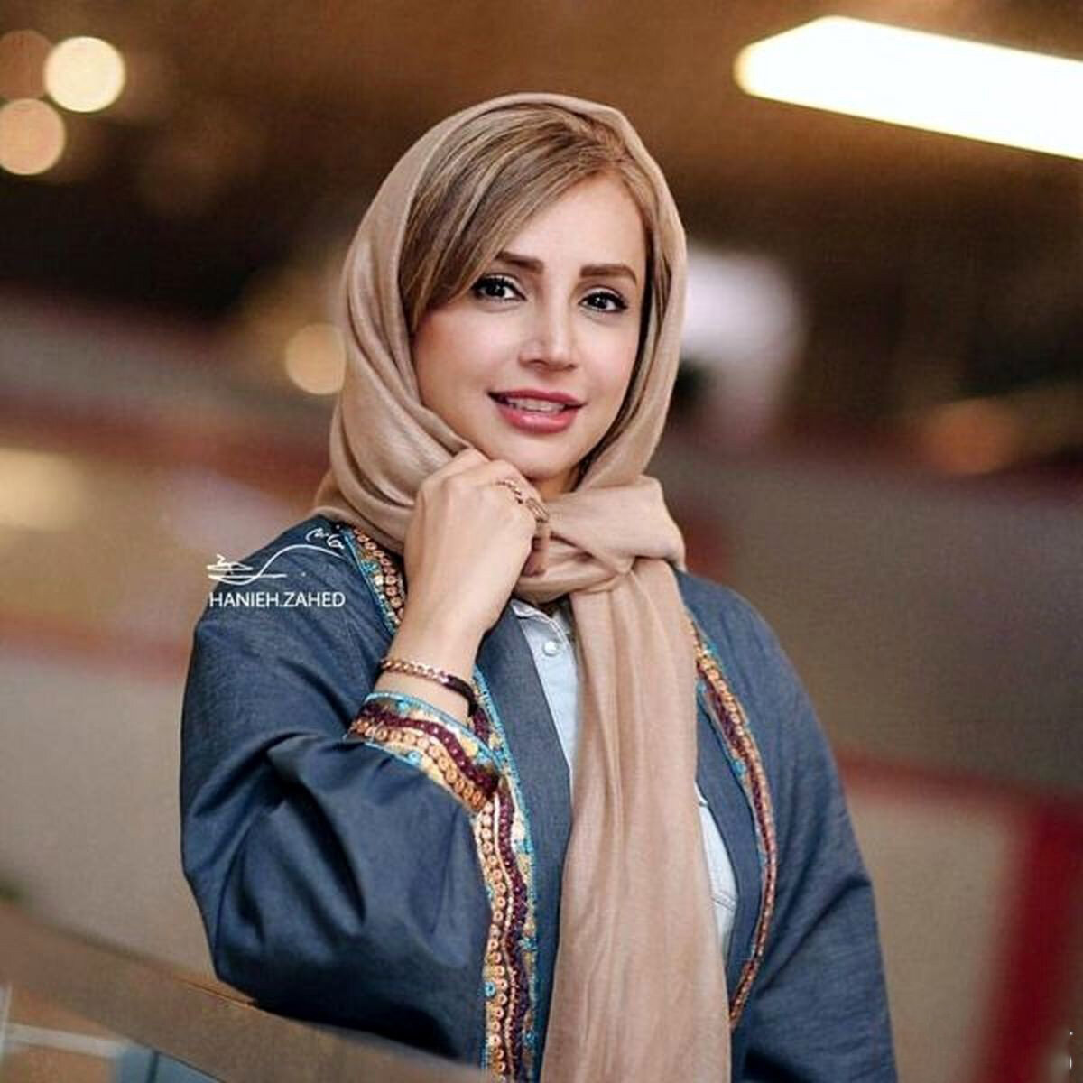 چهره ها/ استایل لوکس شبنم قلیخانی در پیست اسبسواری دبی