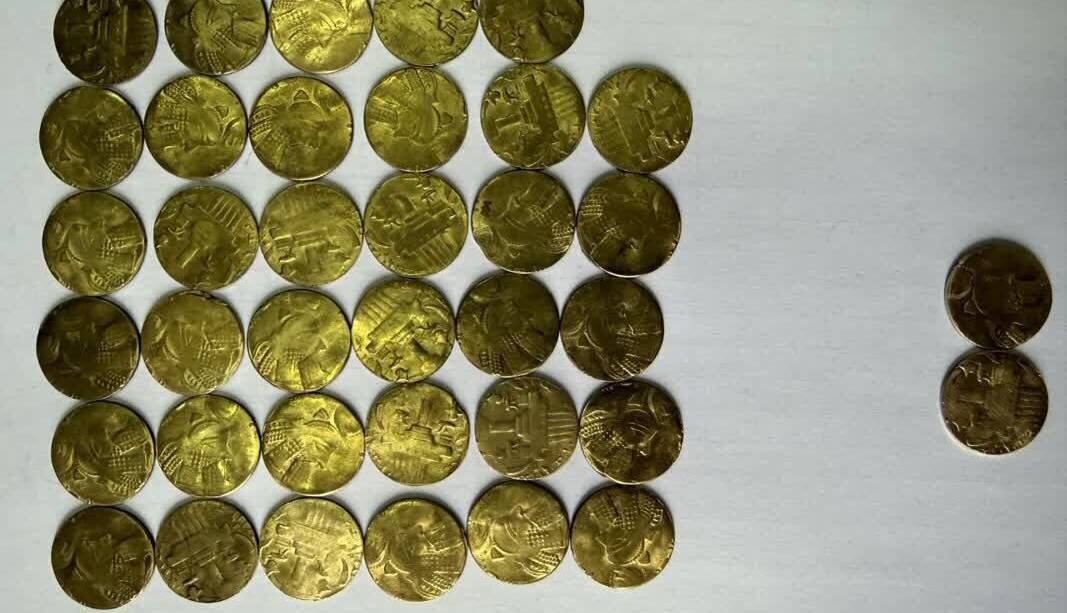 کشف ۳۷ سکه ساسانی در اسدآباد