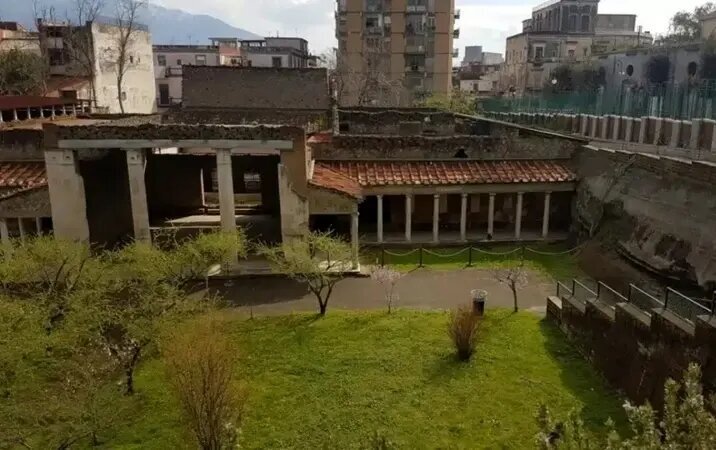 کشف نقاشی‌های تازه‌ در ویلای ۲ هزار ساله همسر امپراتور | عکس