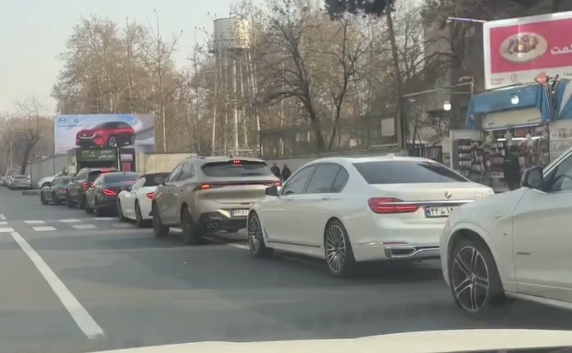ماجرای صف بنزین ۸۰ تومنی