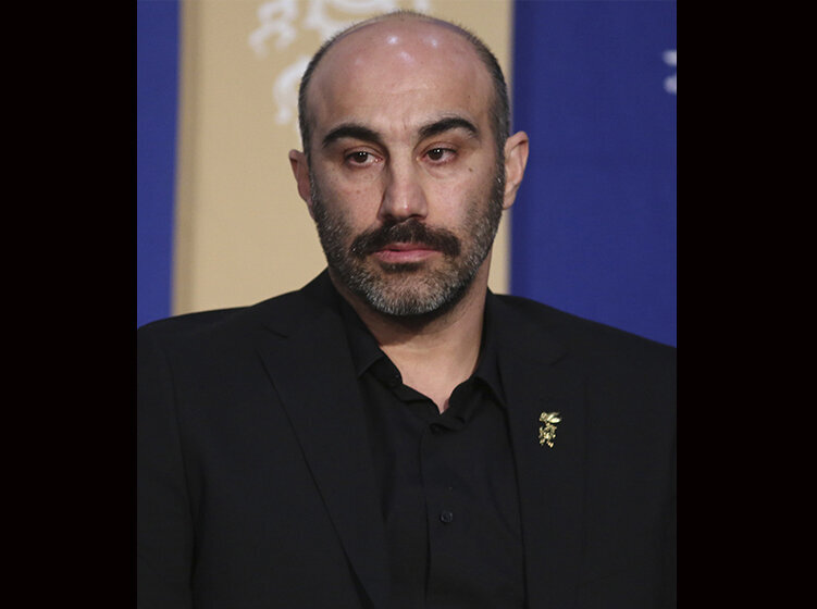 «مرگ بر شاه» گفتن خانم بازیگر و واکنش محسن تنابنده | این سکانس را ببینید