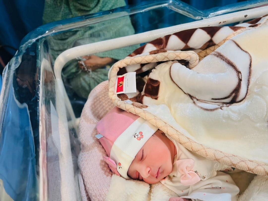 پایان عاشقانه علی و زهرا در انفجار بندرعباس | تولد فرزند ۹ ماه پس از مرگ پدر  + عکس