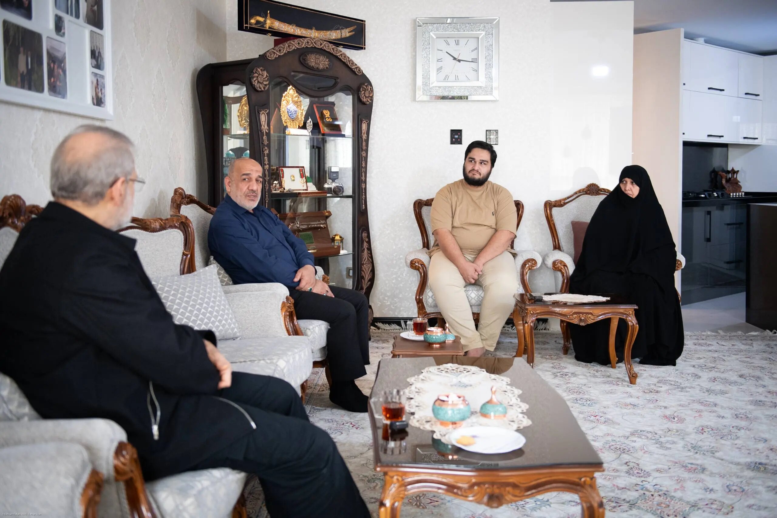 دیدار لاریجانی با خانواده شهیدان حاجی‌زاده و همتی