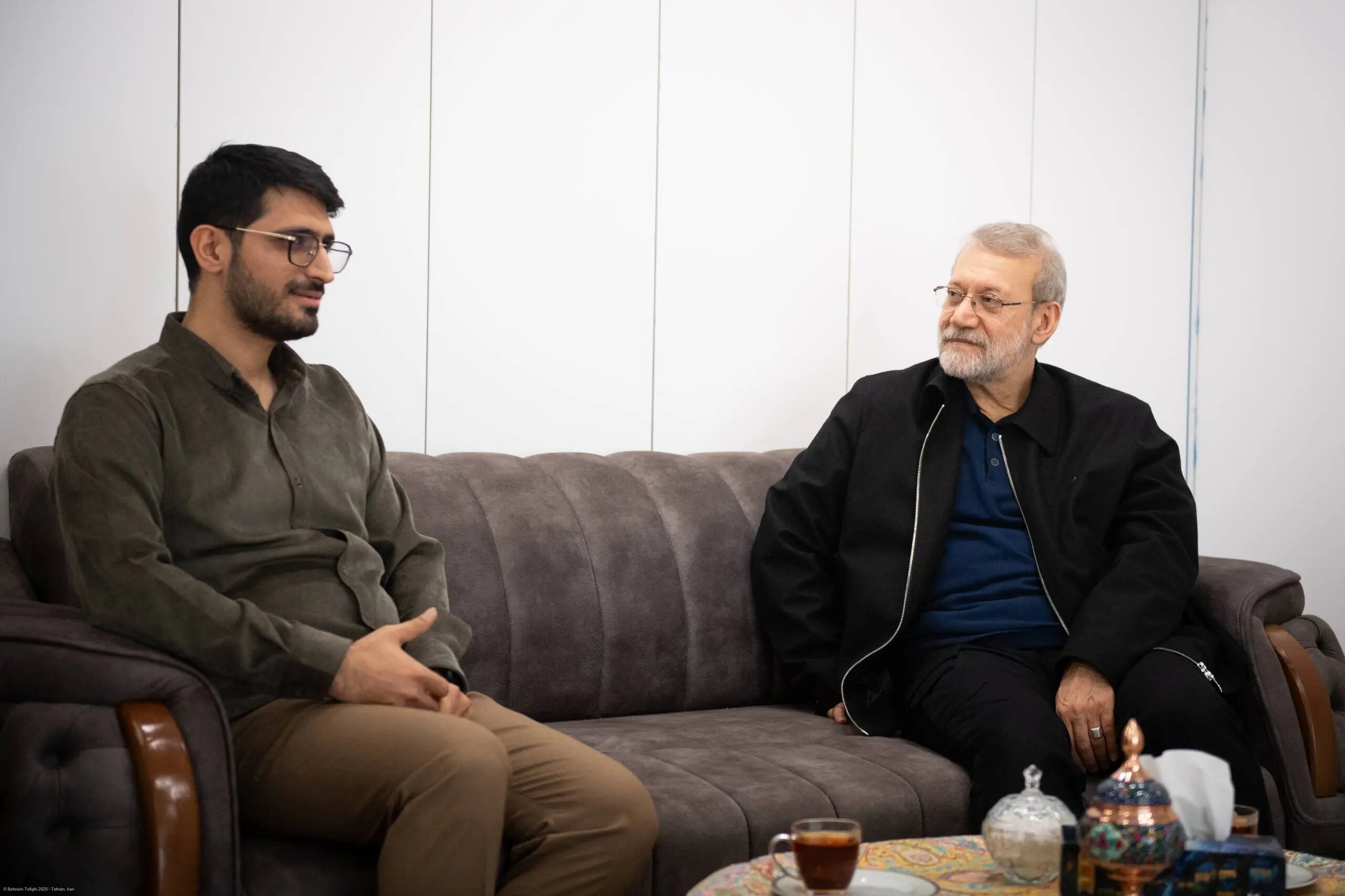 دیدار لاریجانی با خانواده شهیدان حاجی‌زاده و همتی