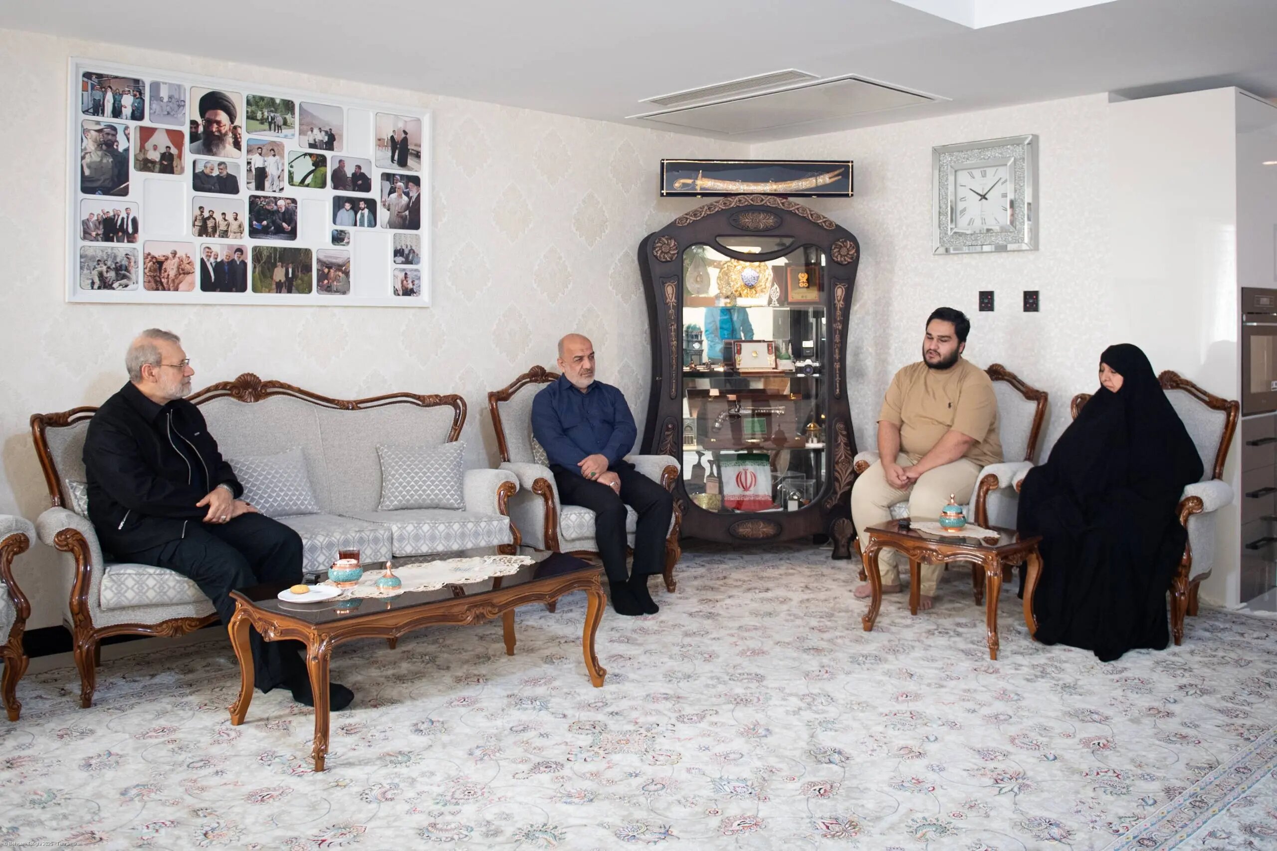 دیدار لاریجانی با خانواده شهیدان حاجی‌زاده و همتی