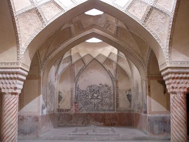 میراث زندیه زیر آوار بیتوجهی/ تاریخ شیراز تَرک برداشت/ فعال میراث فرهنگی: گرمابه وکیل نیازمند مرمت فوری است