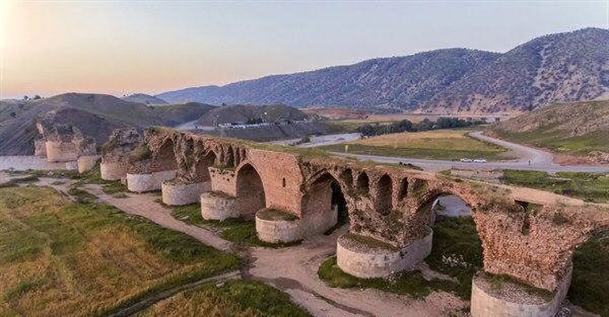 لرستان با داشتن ۱۰۰ پل تاریخی به‌عنوان پایتخت پل‌های تاریخی ایران شناخته می‌شود