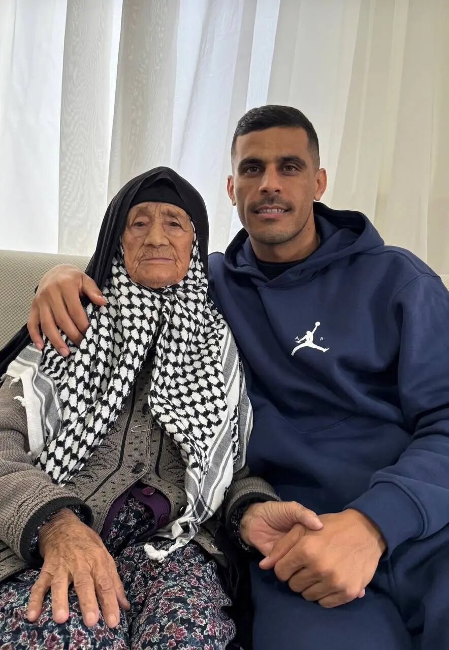 مدافع فولاد به انتظار مادربزرگش پایان داد (عکس)