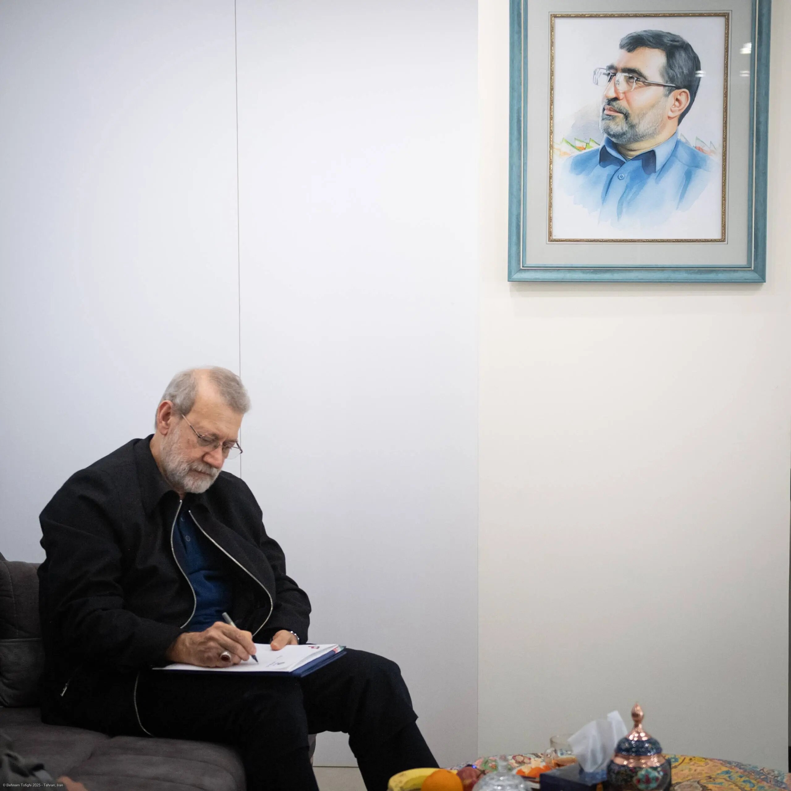 دیدار لاریجانی با خانواده شهیدان حاجی‌زاده و باقری