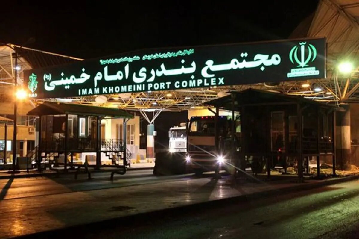 ۱۶ هزار تن کنجاله دامی با دستور قضایی از بندر امام خمینی (ره) ترخیص شد