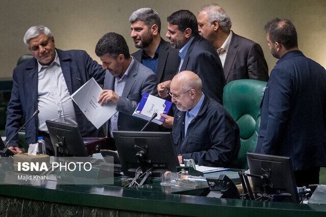 مجلس چگونه لایحه بودجه را بررسی می‌کند؟