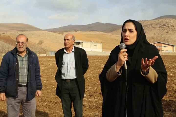 برگزاری رویداد «روز مزرعه کشت مکانیزه نخود انتظاری» در خرمآباد