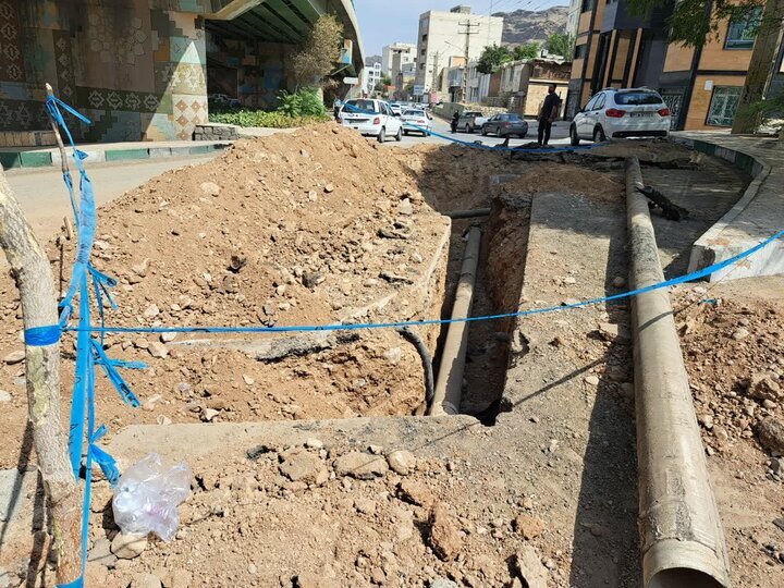 رفع انسداد و اصلاح شبکه فاضلاب در محلات کرمانشاه