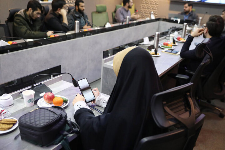 پیشرفت را باید از مسیر انسان‌های نقش‌آفرین، روایت شود