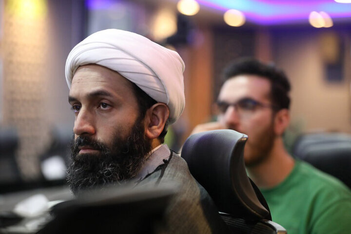 پیشرفت را باید از مسیر انسان‌های نقش‌آفرین، روایت شود