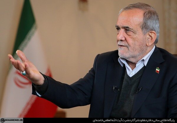 پزشکیان: بارها گفته‌ام نمی‌توانم، بلکه ما می‌توانیم